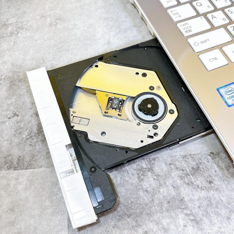 きれいなゴールド❣新品SSDで快適✨薄型 カメラ付き ブルーレイ フルHD 東芝