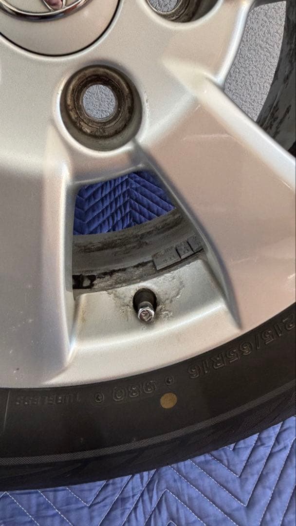 215 65 R16 VRX2 アルファード　スタッドレス