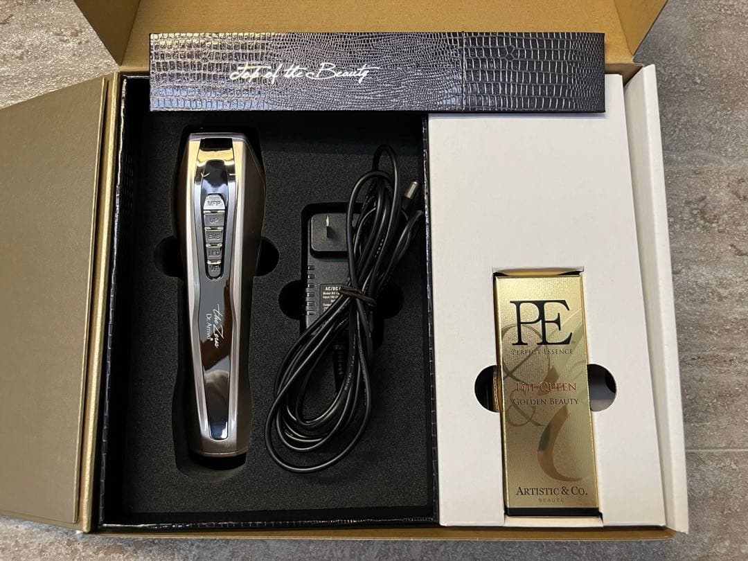 【美品】ドクターアリーヴォ ザ ゼウス 美顔器(高級美容液付き)