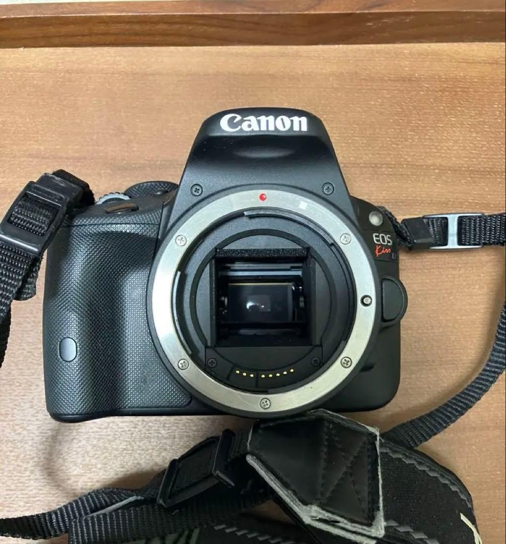 Canon EOS Kiss X7 デジタル一眼レフカメラ　キャノン