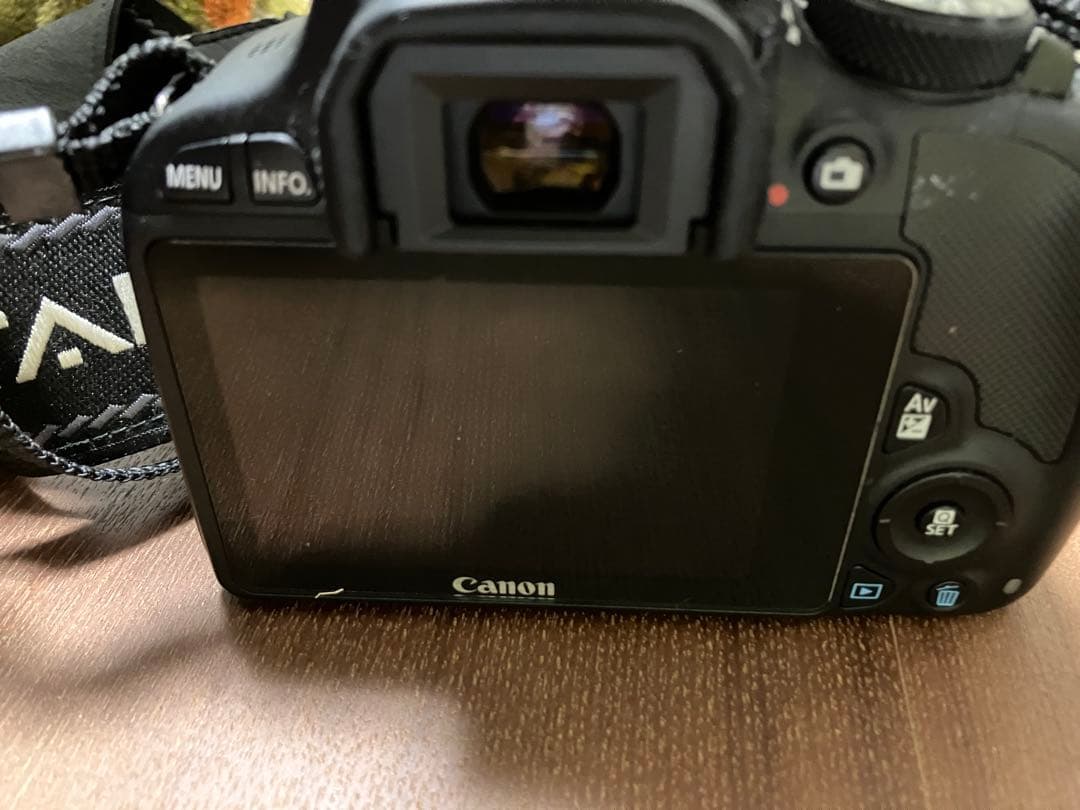 Canon EOS Kiss X7 デジタル一眼レフカメラ　キャノン