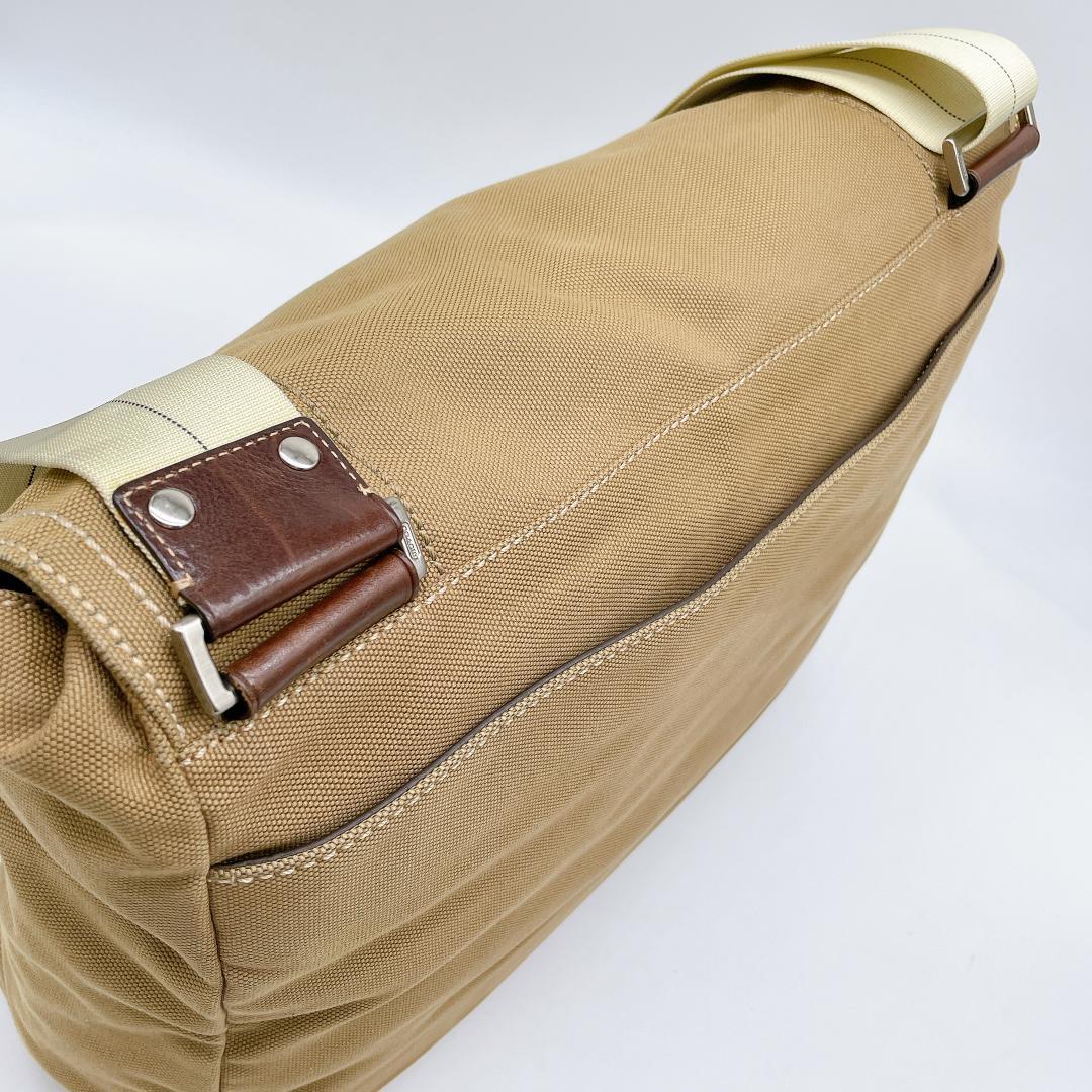 COACH キャンバス A4可能 メッセンジャーバッグ　ベージュ e768