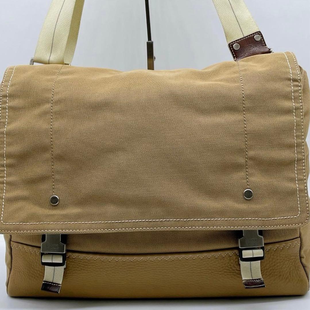 COACH キャンバス A4可能 メッセンジャーバッグ　ベージュ e768