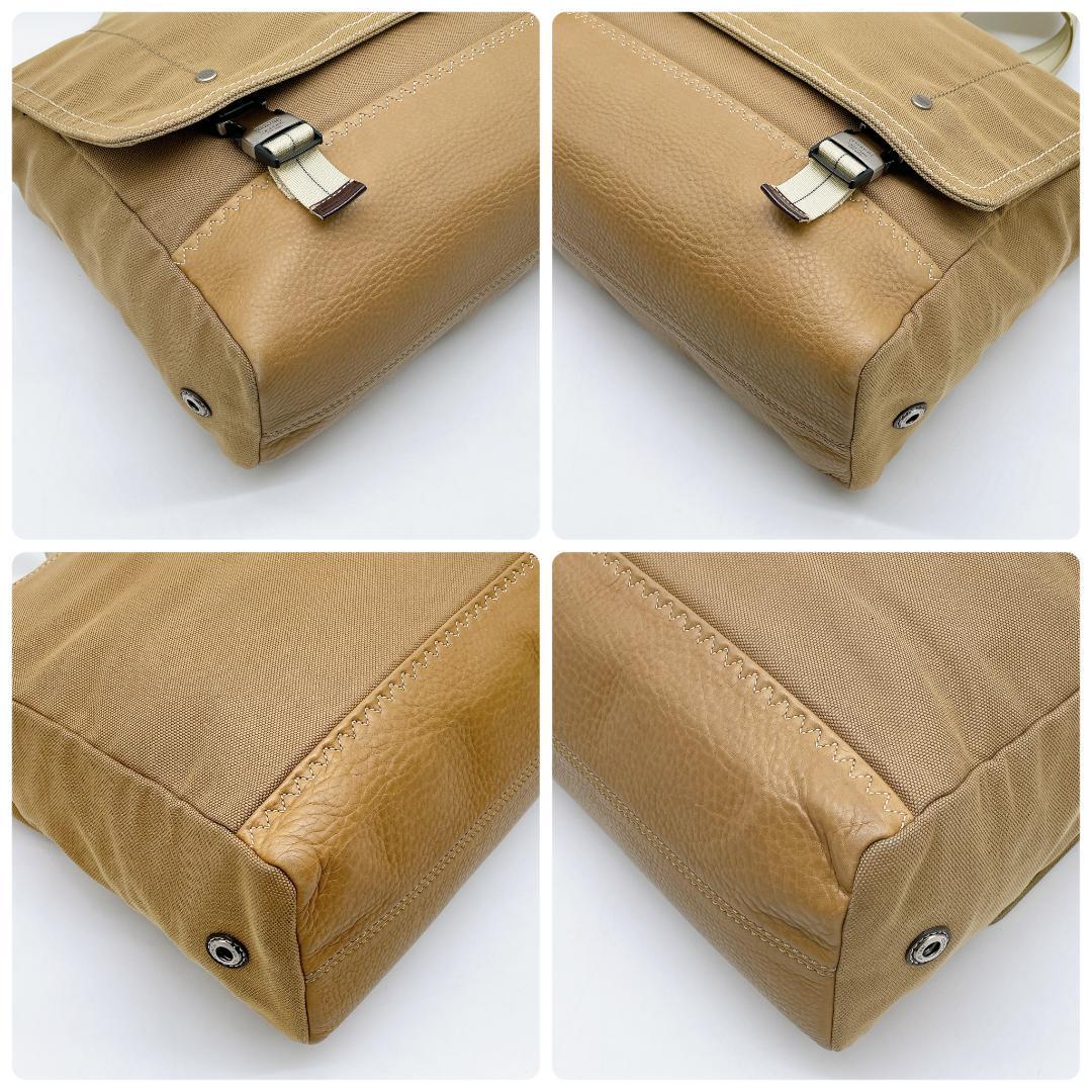 COACH キャンバス A4可能 メッセンジャーバッグ　ベージュ e768