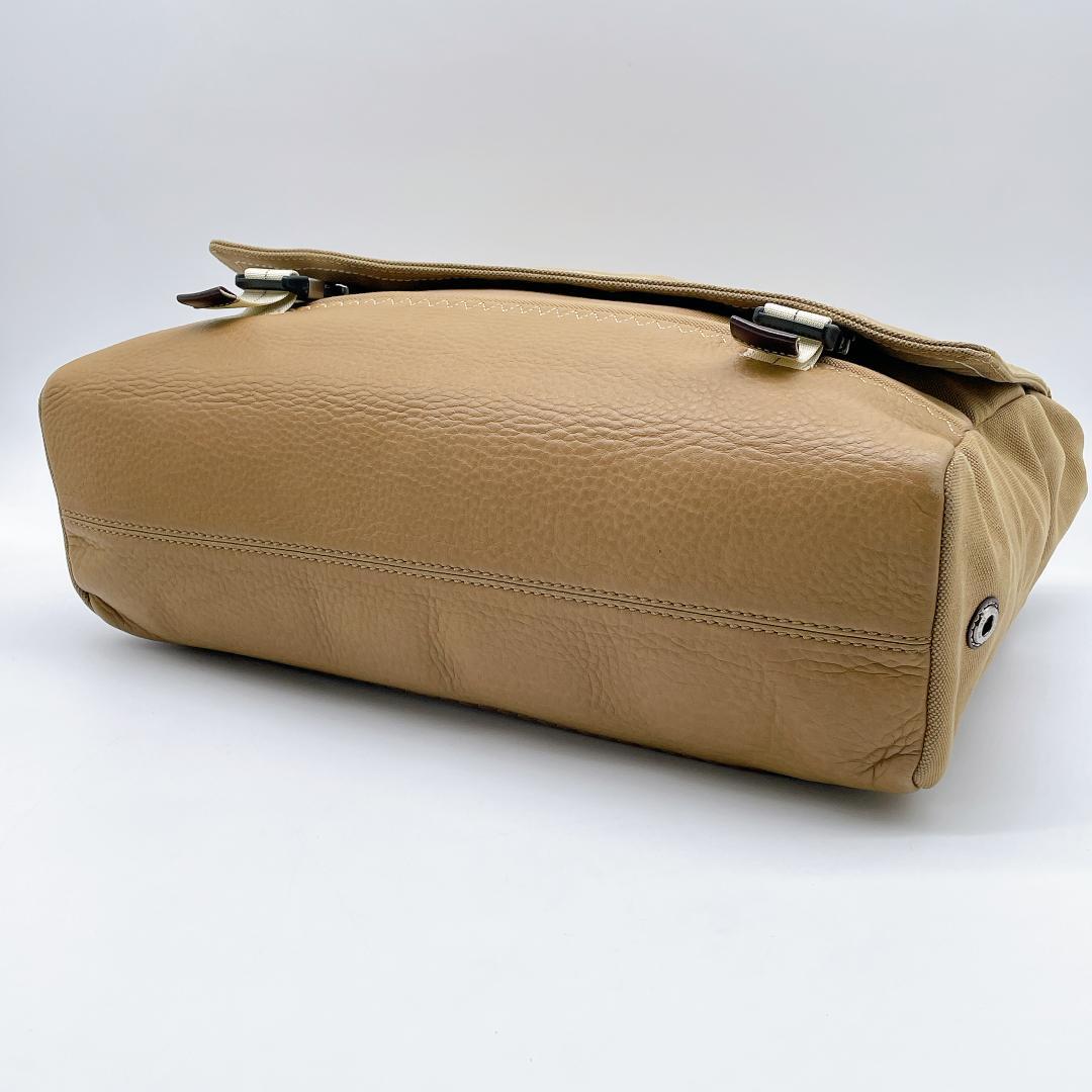 COACH キャンバス A4可能 メッセンジャーバッグ　ベージュ e768