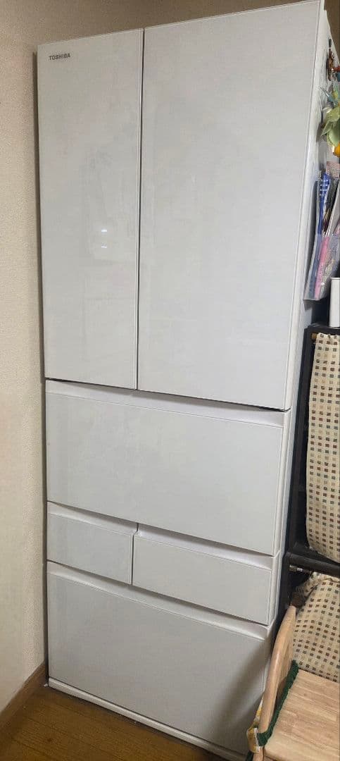 東芝　GR-S550FK(EW)　6ドア冷蔵庫　(551L・フレンチドア)