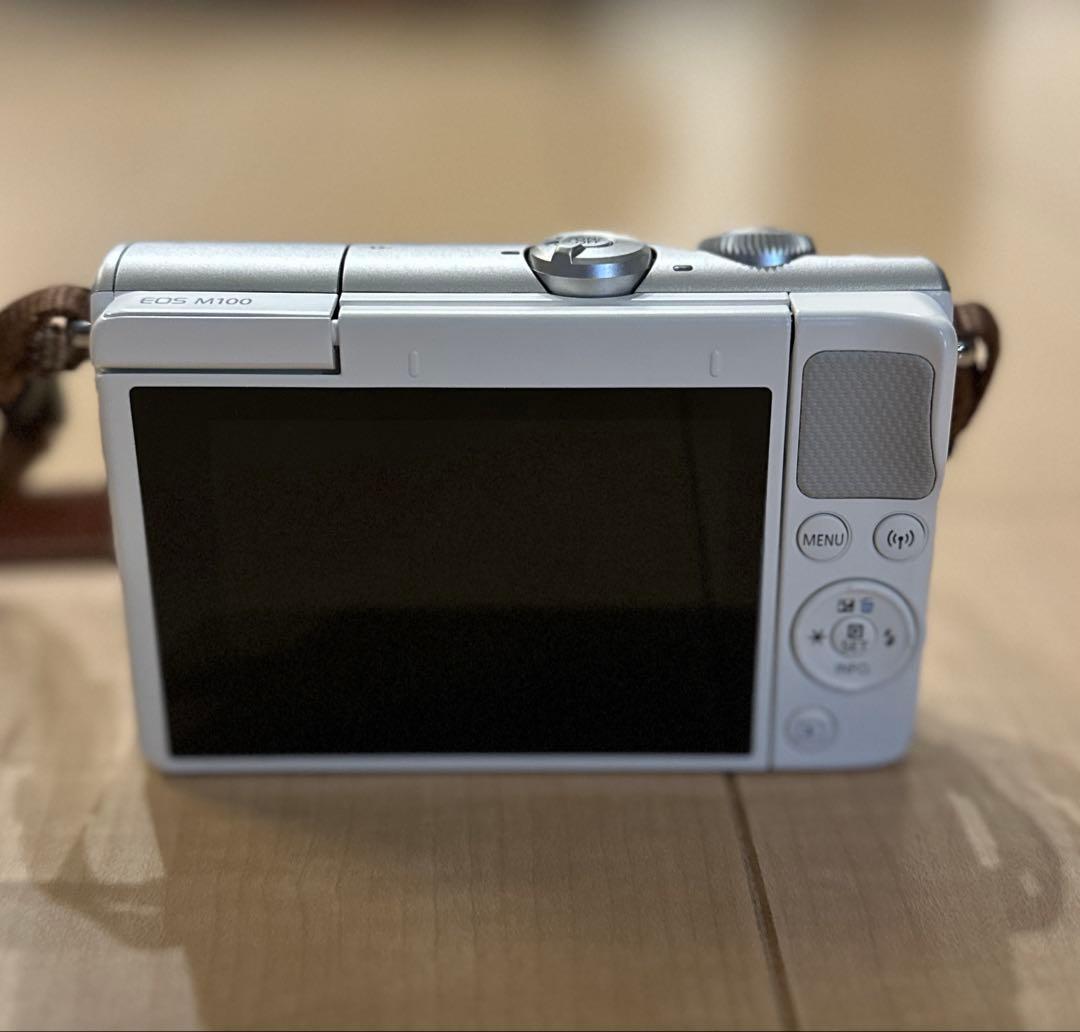 Canon EOS M100 ホワイト レンズ2本付属 持ち運び用ケース付き