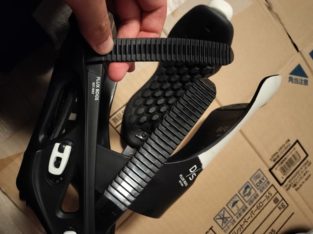 FLUX DS 21-22 スノーボードバインディング　オマケ付