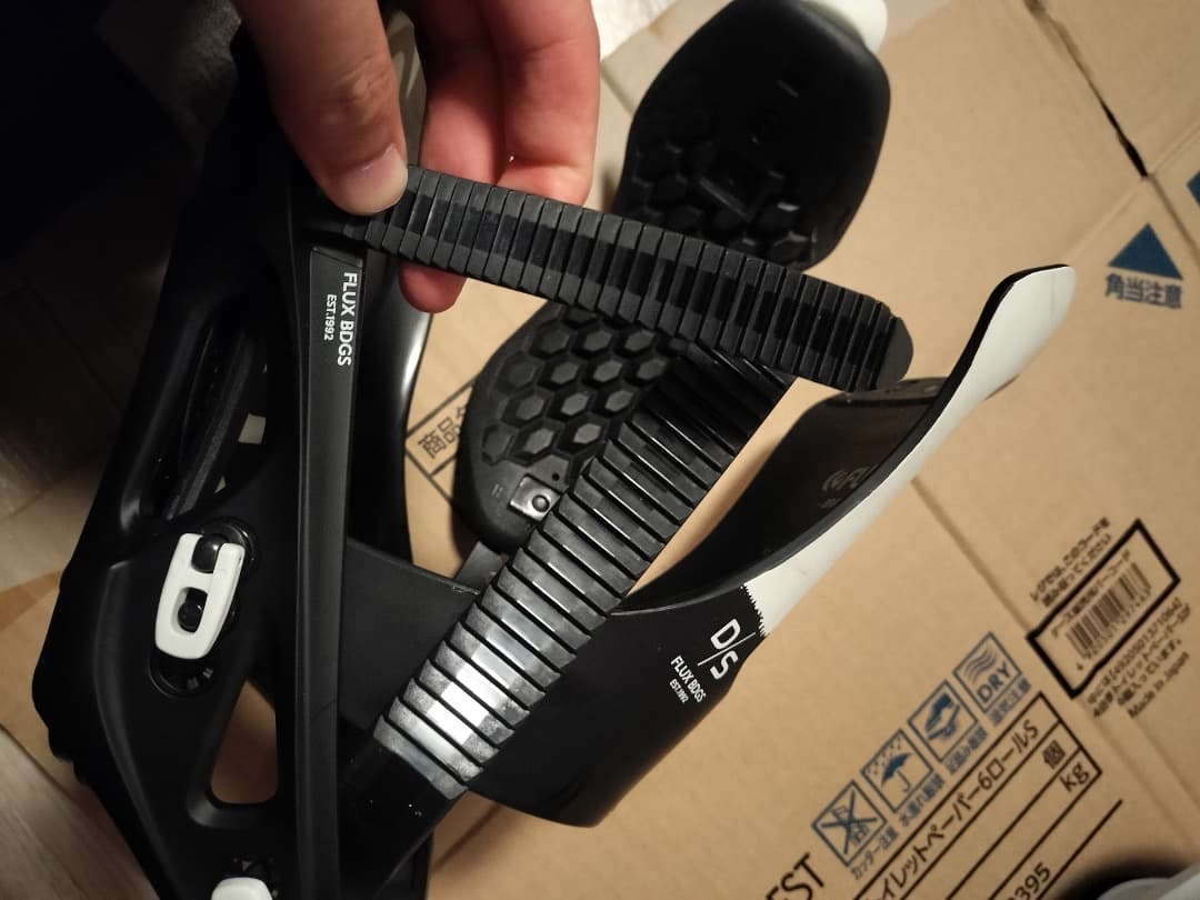 FLUX DS 21-22 スノーボードバインディング　オマケ付