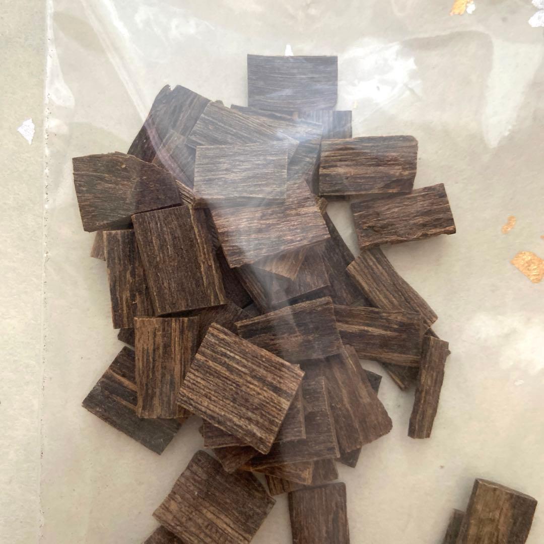 松栄堂 頂上沈香 香の徳 角割11g 箱入り