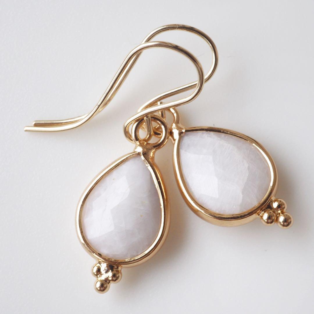 【ほぅ】天然ホワイトムーンストーンのつぶつぶ枠留めイヤリング