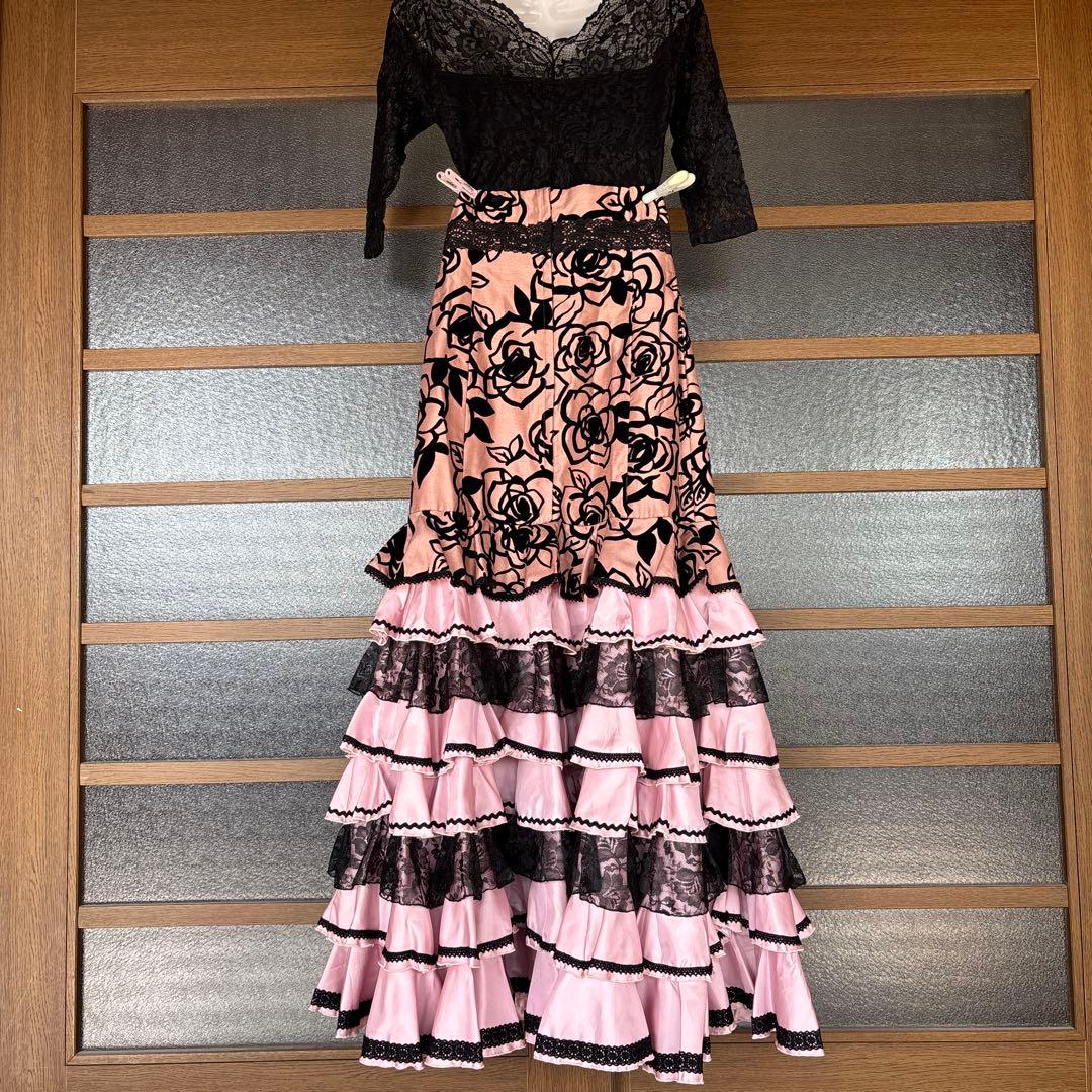 フラメンコ用ピンク黒花柄スカート