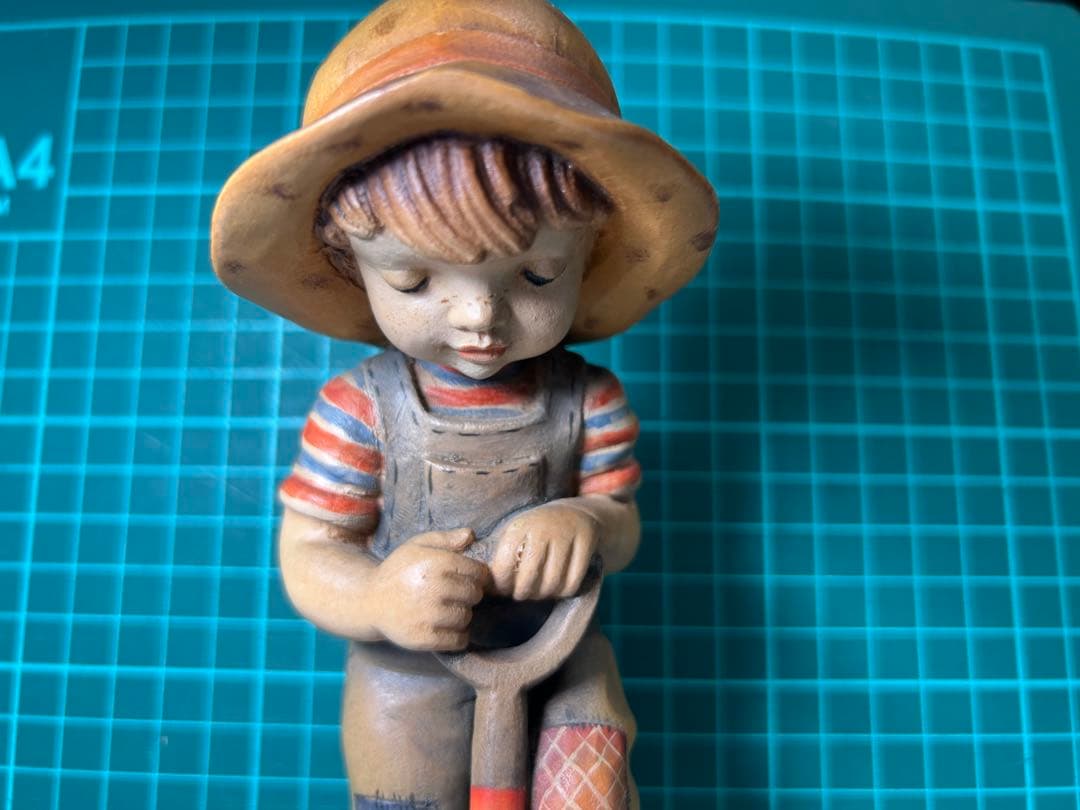 アンリ　ANRI 木彫　小さな庭師