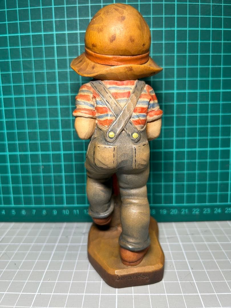 アンリ　ANRI 木彫　小さな庭師