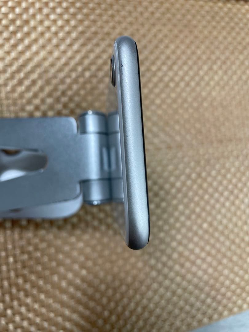 iPhone SE 第3世代 64 GB スターライトSIMフリー【7313】