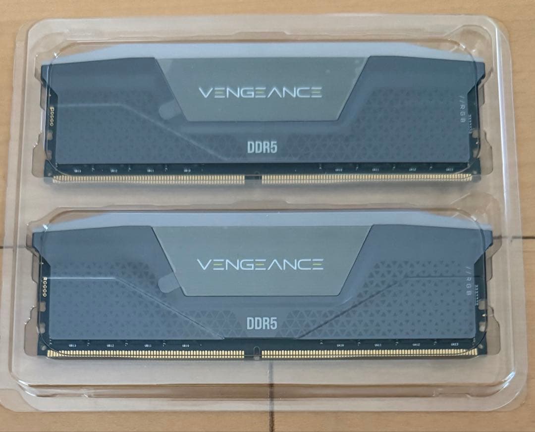 メモリー CORSAIR VENGEANCE RGB DDR5 64GB 5200MHz