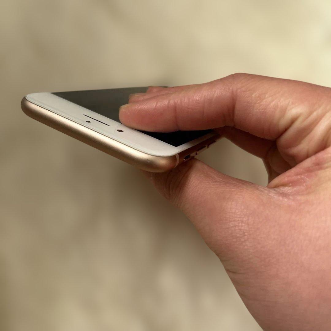 【機能不良無し】【外観美品】【64GB】iPhone8 色はベージュ？