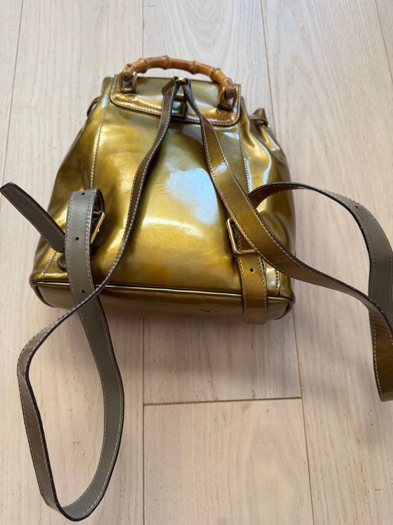 GUCCI エナメルゴールドバックパック
