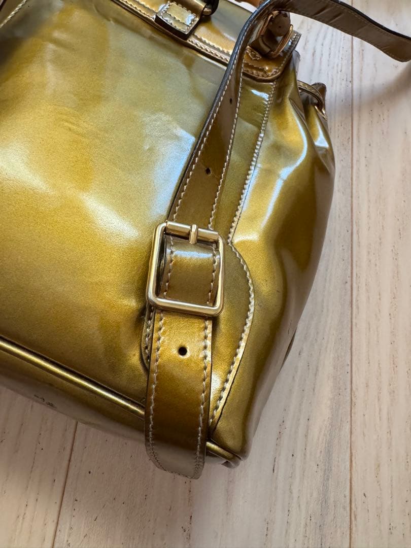 GUCCI エナメルゴールドバックパック