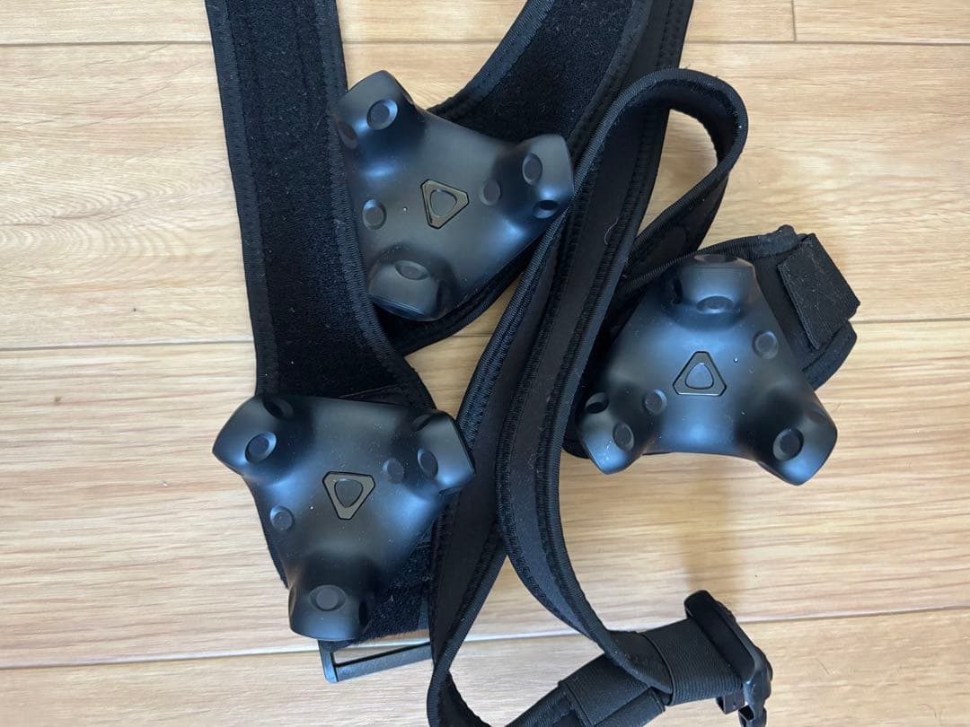 HTC VRヘッドセット VIVE Tracker（3.0）3個 ストラップ付き