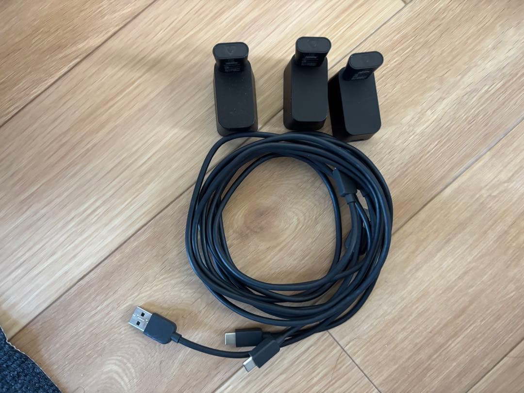 HTC VRヘッドセット VIVE Tracker（3.0）3個 ストラップ付き