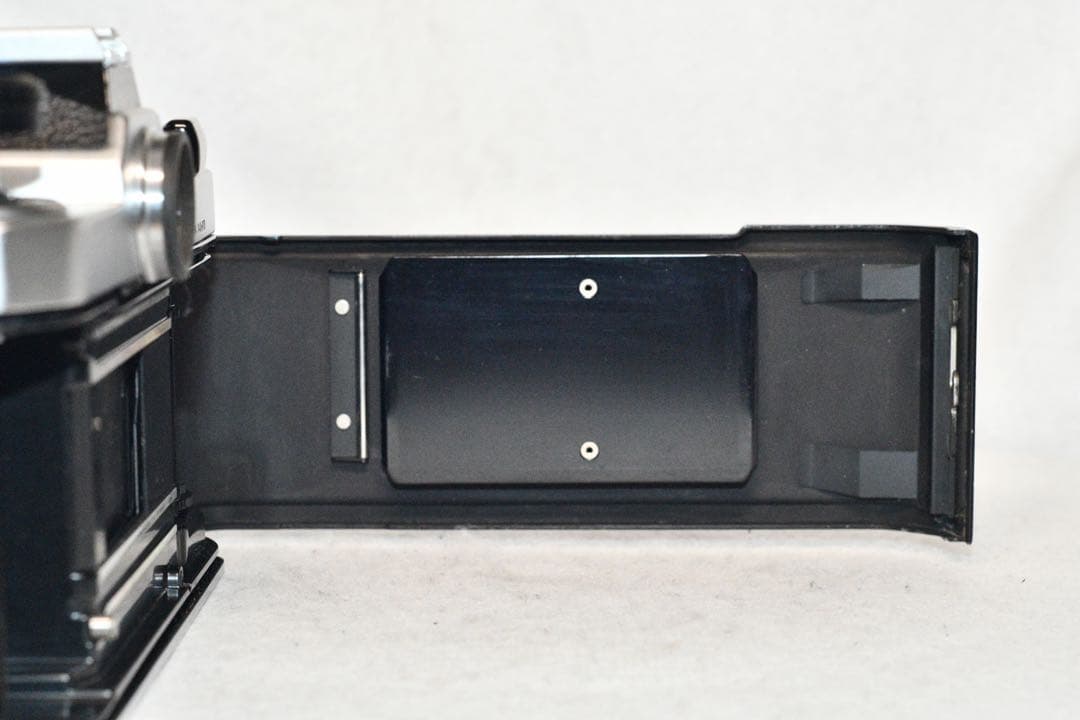 お値下げ中《動作品》 Nikon EM + Nikkor 50mm f/1.4