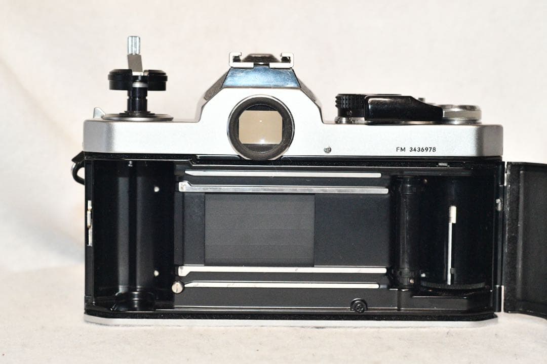 お値下げ中《動作品》 Nikon EM + Nikkor 50mm f/1.4