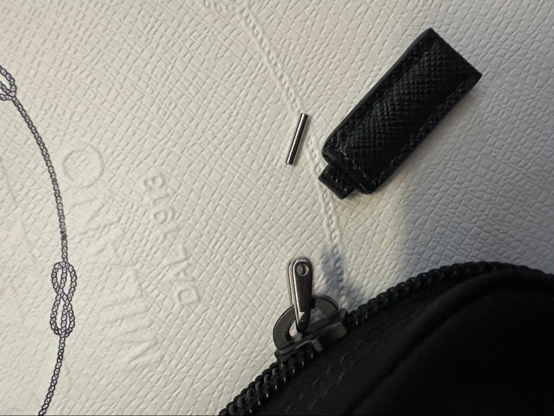 PRADA マイクロ Re-Nylon ポーチ ブラック