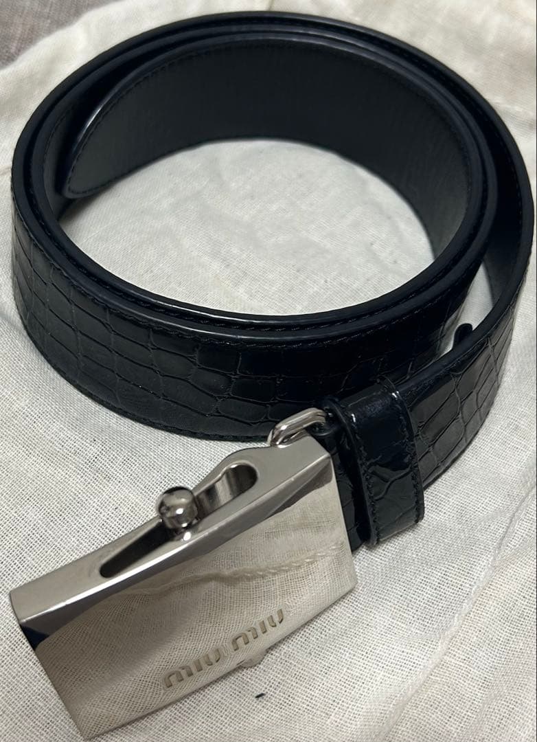 miumiu ミュウミュウ　ブラックレザーベルト シルバーロゴ刻印バックル