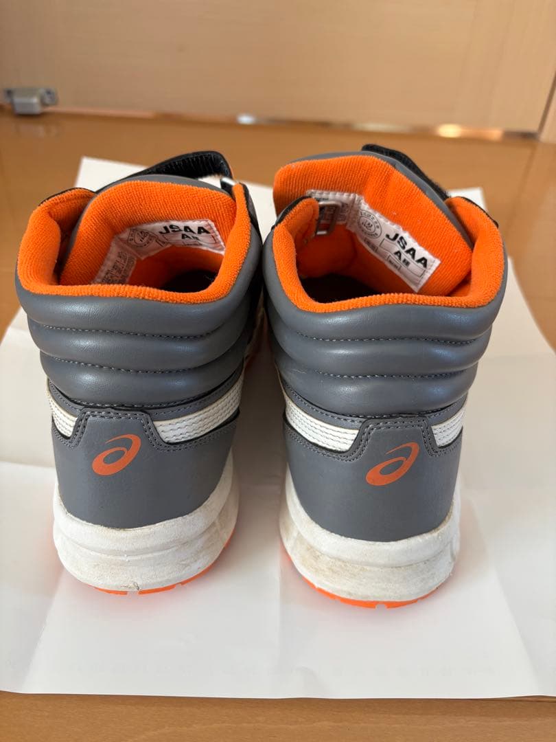 asics グレー/オレンジ ハイカット安全靴