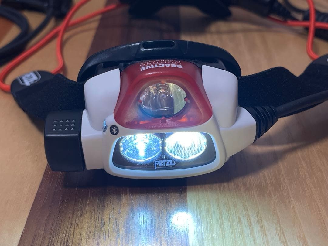 PETZL NAO+ ペツルヘッドライト バッテリー×2、エクステンションコード