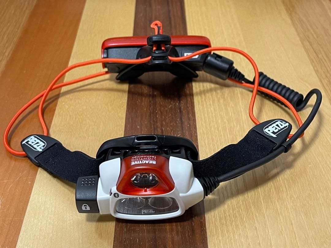 PETZL NAO+ ペツルヘッドライト バッテリー×2、エクステンションコード