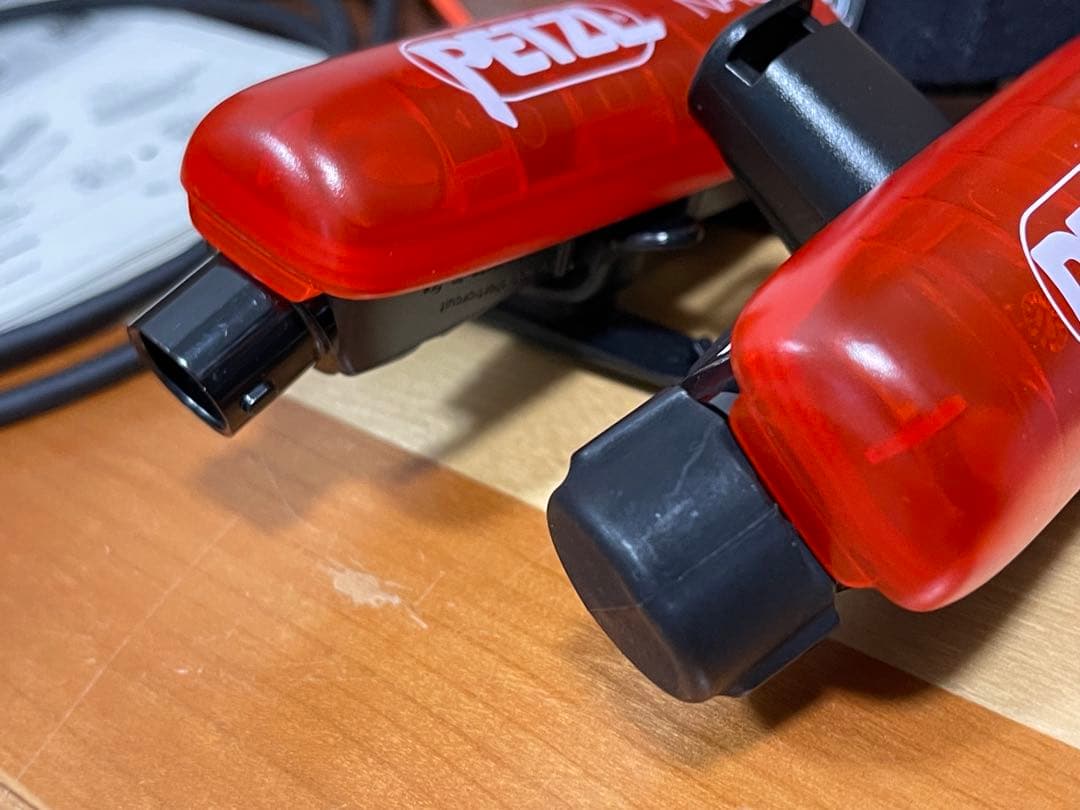 PETZL NAO+ ペツルヘッドライト バッテリー×2、エクステンションコード