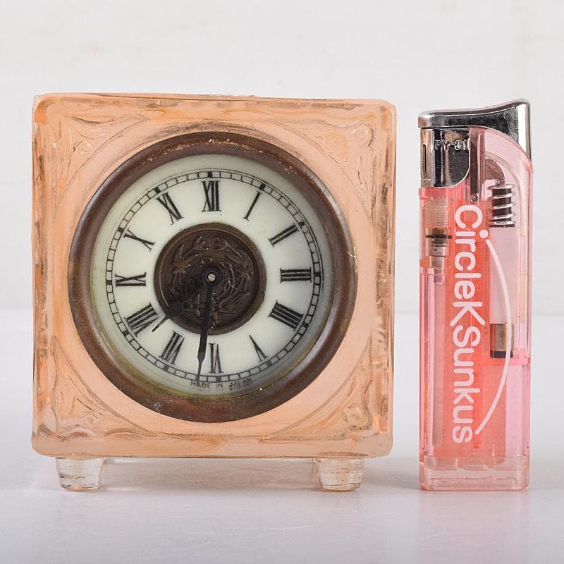 アンティーク　ガラス製　花刻　置時計　ゼンマイ式　ジャンク品　V　R8671