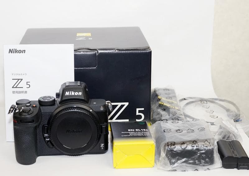 N*i様 Nikon ミラーレス一眼　Z ５美品　純正予備バッテリー付