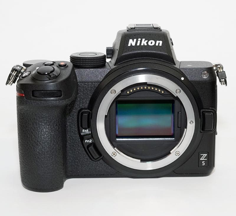 N*i様 Nikon ミラーレス一眼　Z ５美品　純正予備バッテリー付