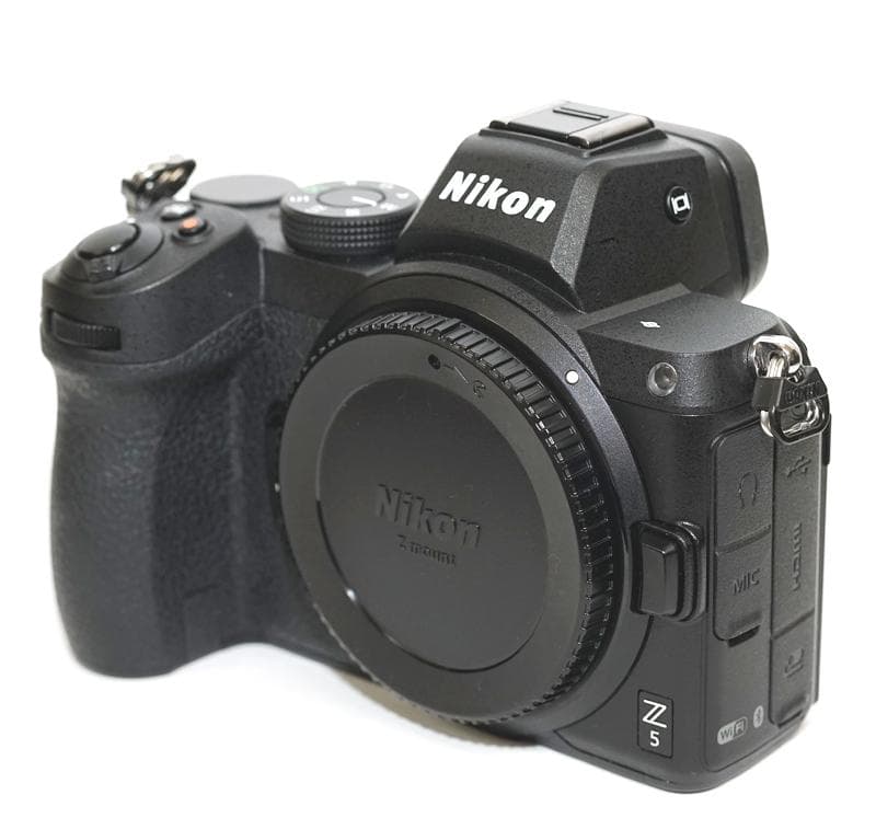 N*i様 Nikon ミラーレス一眼　Z ５美品　純正予備バッテリー付