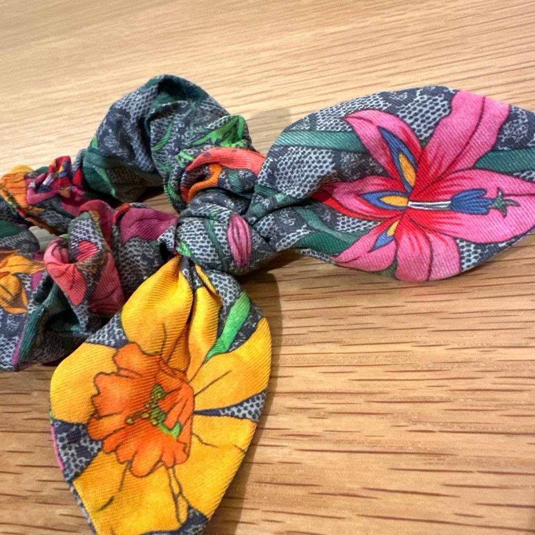 り*l様 GUCCI シュシュ　ヘアゴム　23AW グッチ　一度使用のみ　シルク