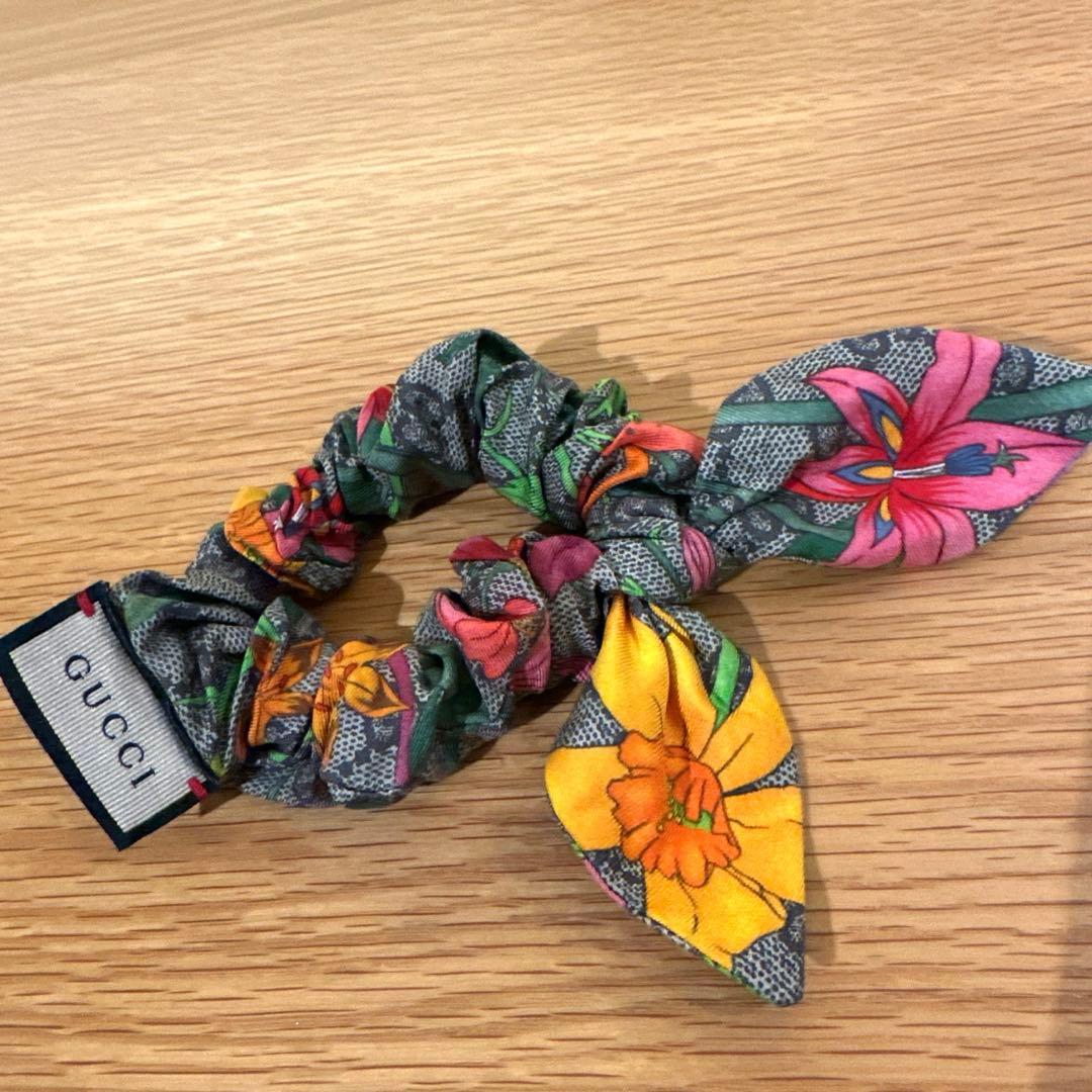 り*l様 GUCCI シュシュ　ヘアゴム　23AW グッチ　一度使用のみ　シルク