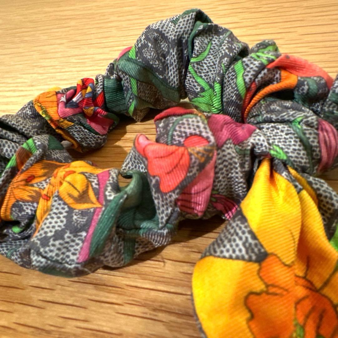 り*l様 GUCCI シュシュ　ヘアゴム　23AW グッチ　一度使用のみ　シルク