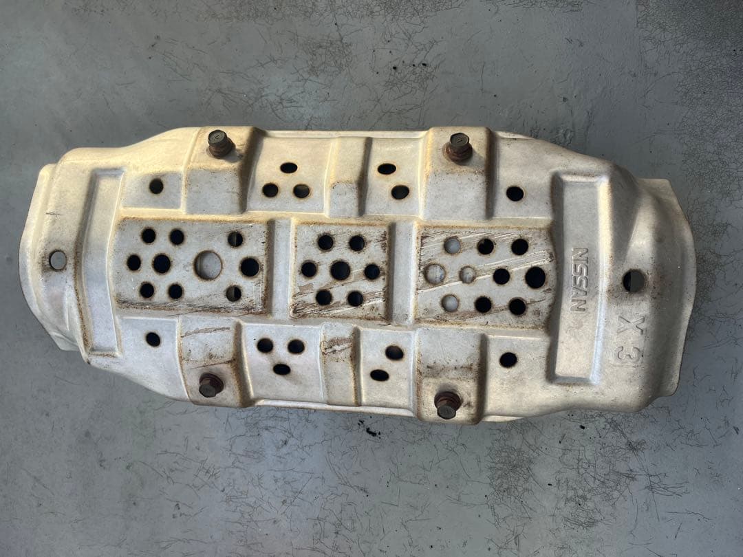 BNR34純正触媒(実働車からの取り外し)