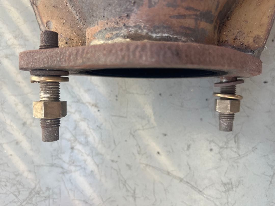 BNR34純正触媒(実働車からの取り外し)