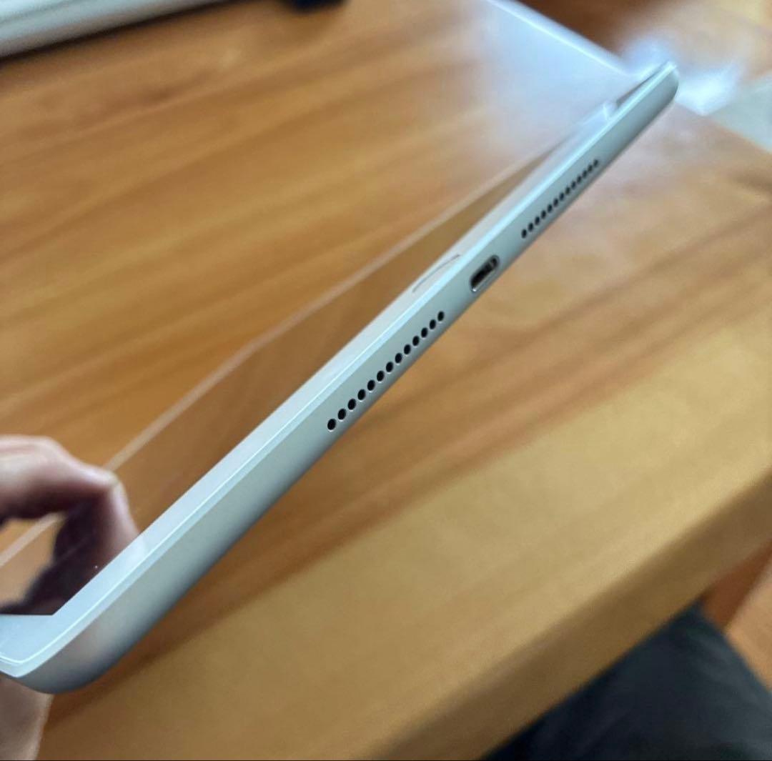 iPad 第7世代 32GB Wi-Fi セルラーモデル　美品　動作良好 AC有