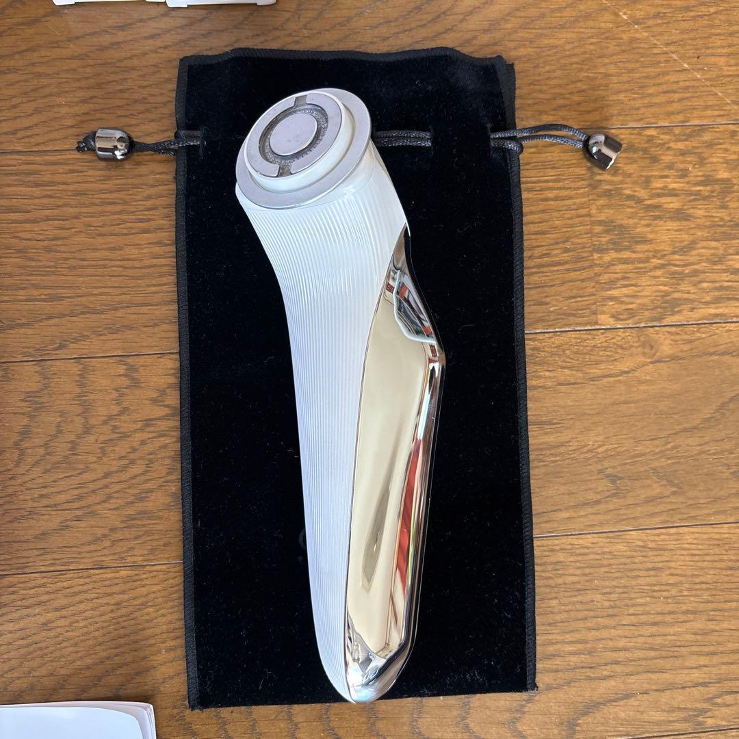 ReFa 美顔器 ビューテック　レイズ ホワイト 充電ケーブル・専用ポーチ付き