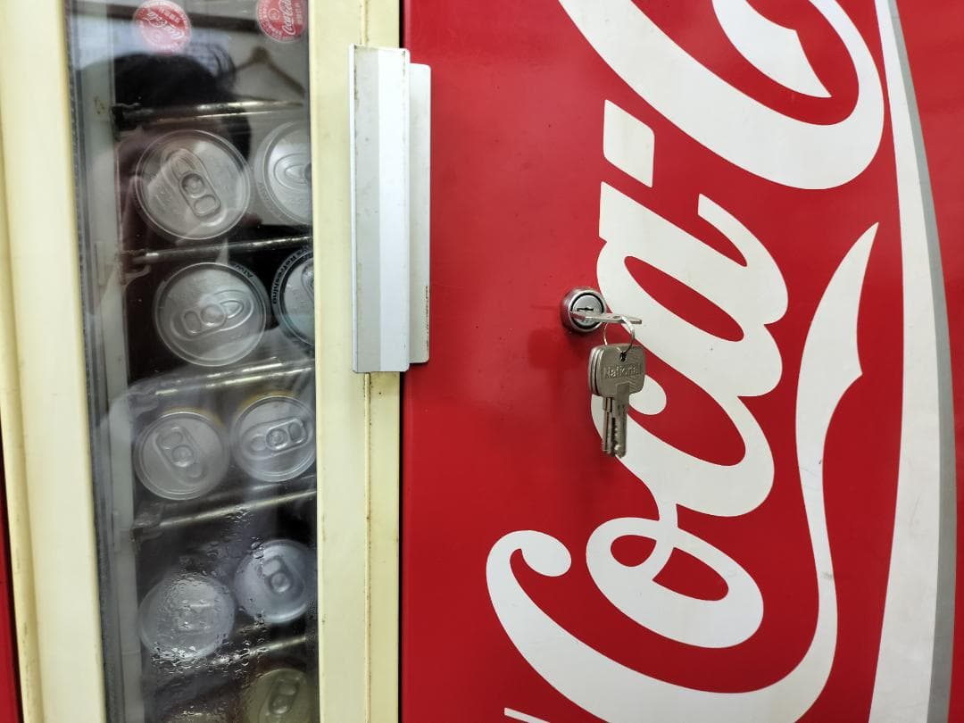 昭和レトロ！ 業務用 Coca-Cola 冷蔵庫　鍵付き！動作確認済！送料込み！