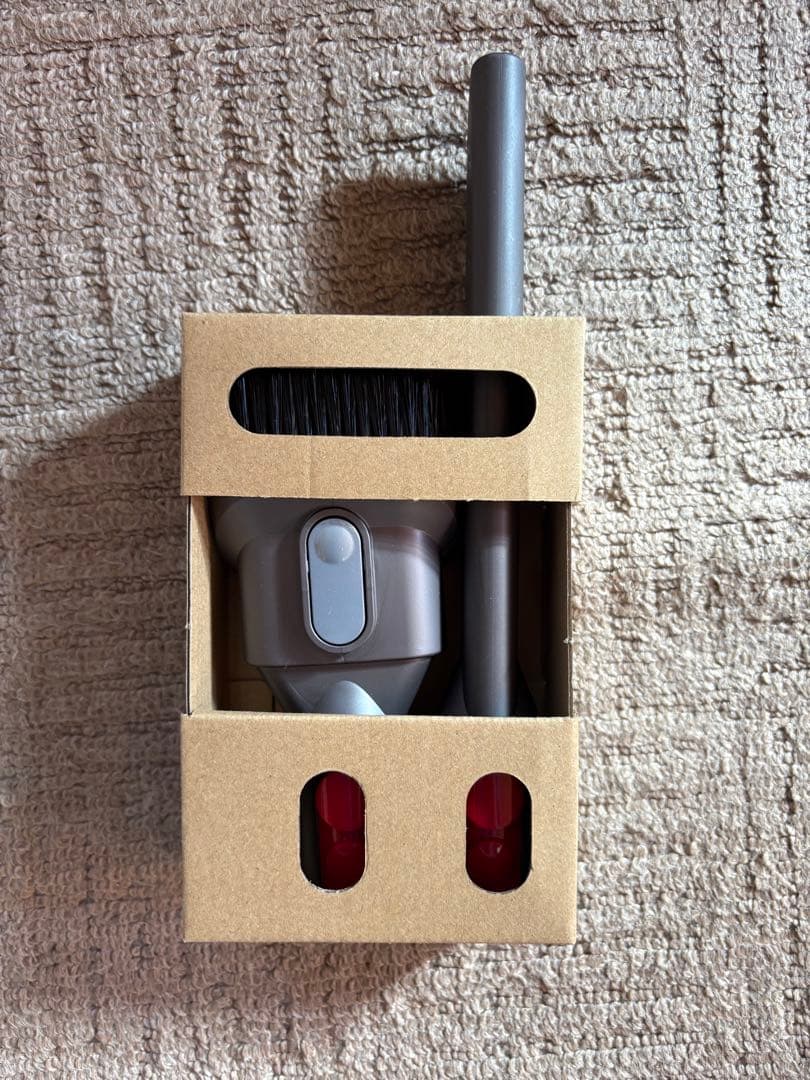 dysonv8slimfluffy コードレス掃除機 本体　充電器　ヘッド3点