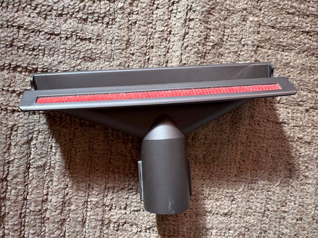 dysonv8slimfluffy コードレス掃除機 本体　充電器　ヘッド3点