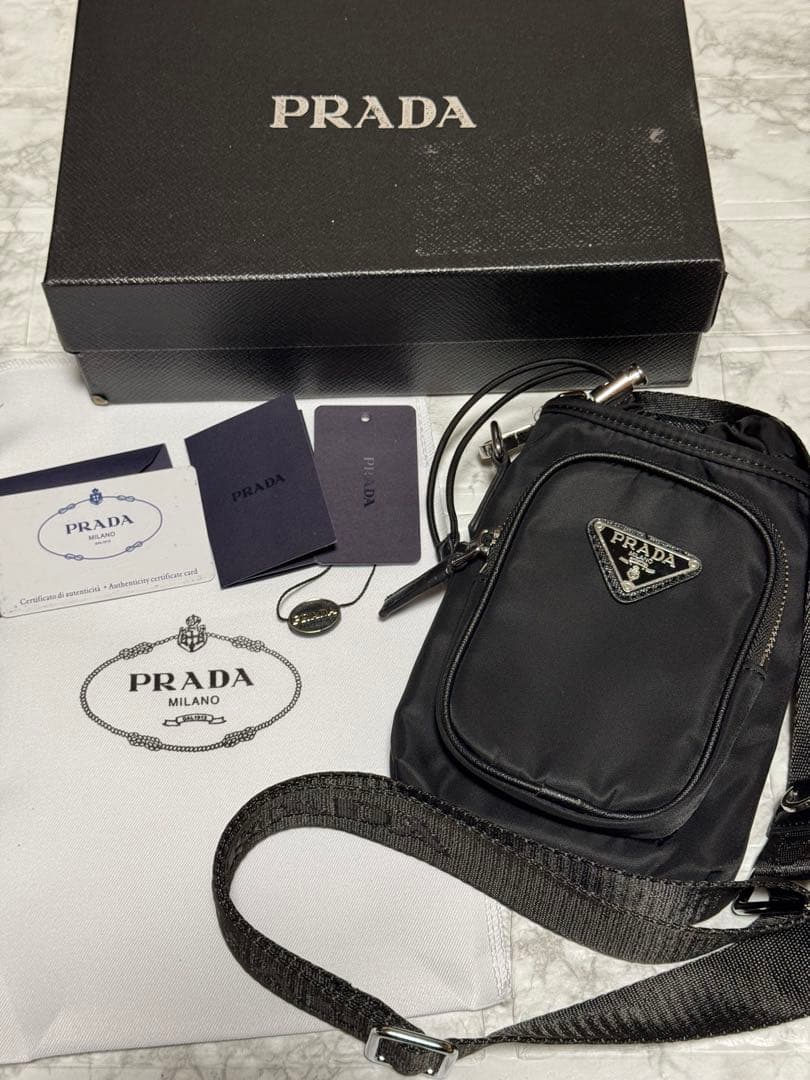 ✨超美品✨PRADA スマートフォンケース ショルダーバッグ　jsk
