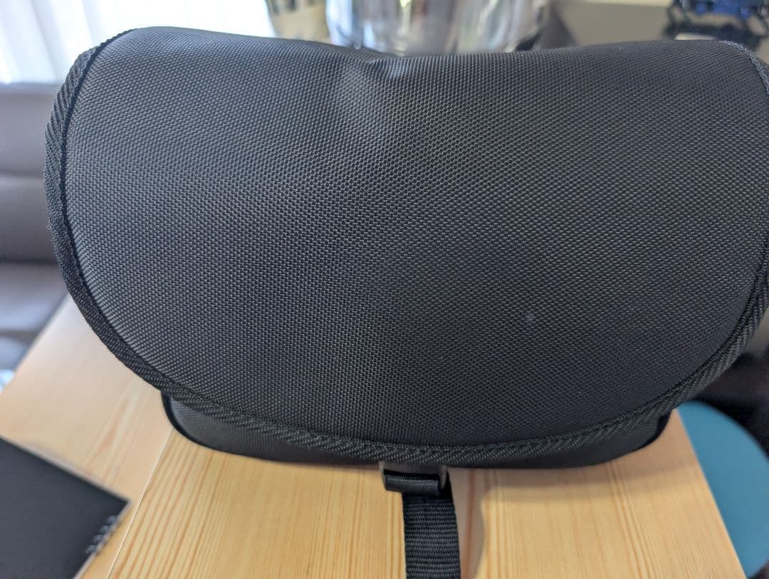 Nikon D3100 使用説明書とカメラバッグ、カメラ本体、望遠レンズ