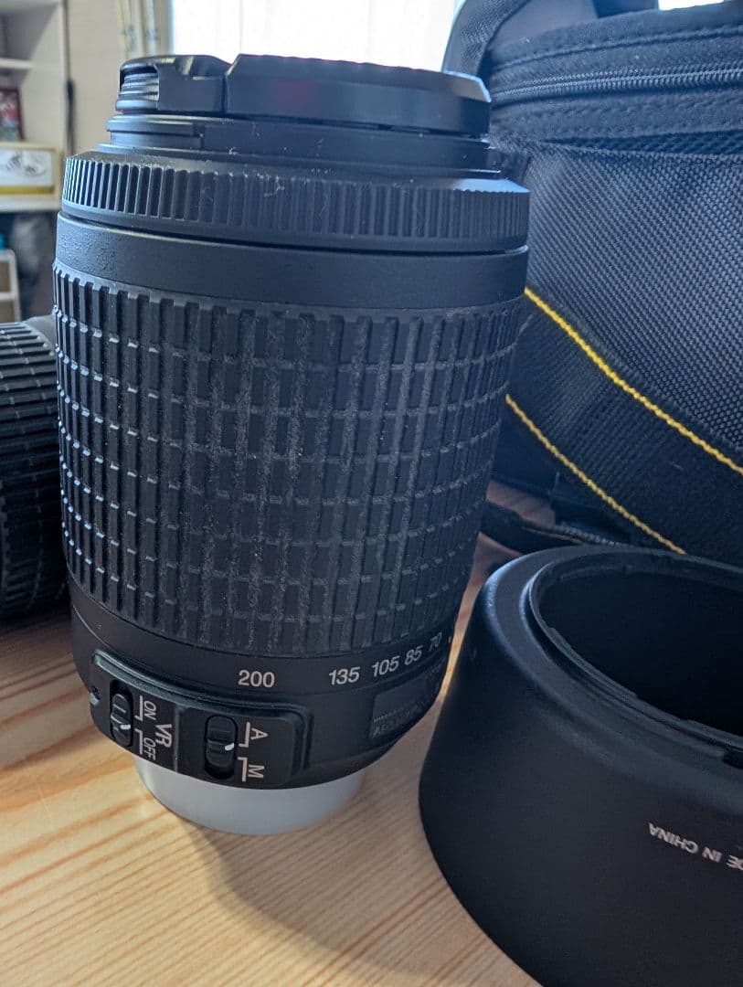 Nikon D3100 使用説明書とカメラバッグ、カメラ本体、望遠レンズ